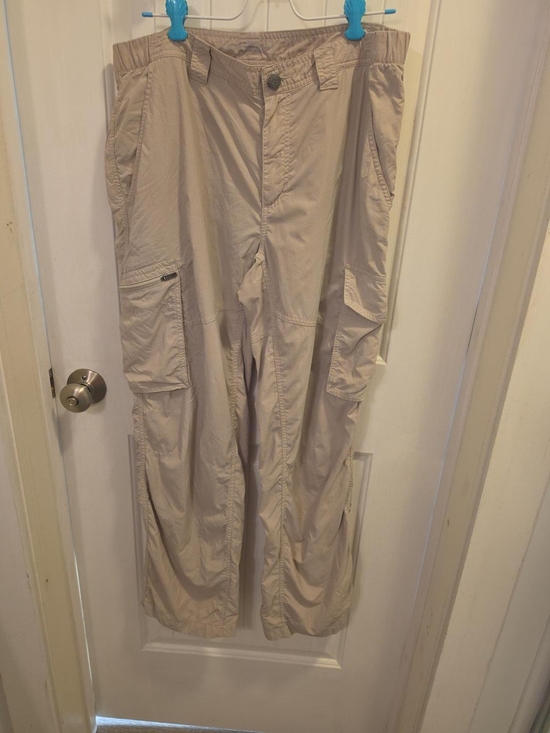 Columbia Other - Columbia Men's Cargo Pants in Light Khaki